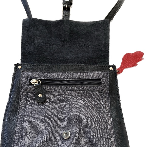 Roots crossbody or knapsack purse - Picture 4 of 5